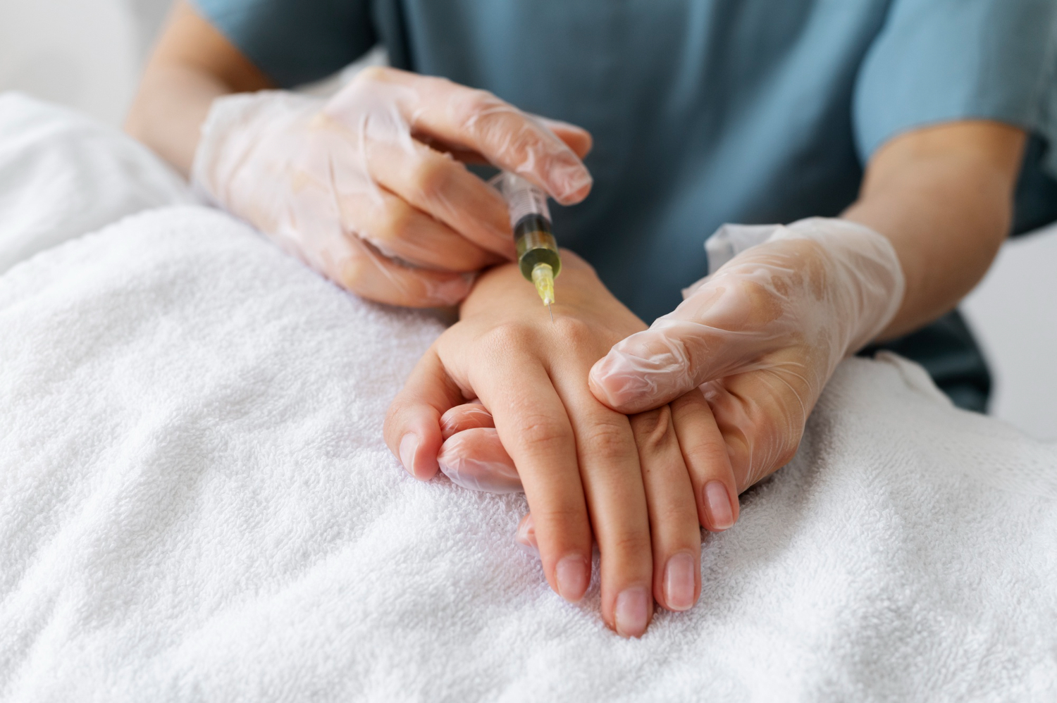 Rejuvenecimiento de manos con híbridos - CLS Medicina Estética Rejuvenecimiento de manos con híbridos - CLS Medicina Estética
